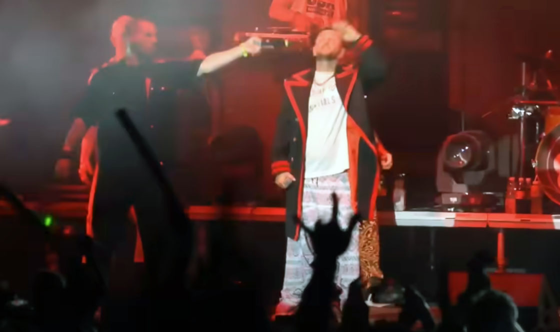 majka csurran cseppen bindzsisztan fejbe lovi